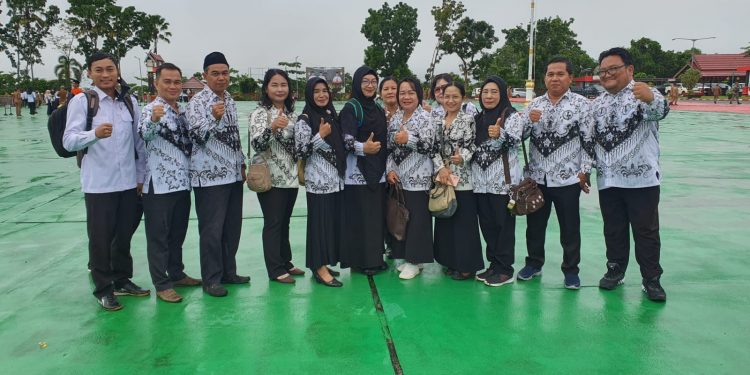 SMPN 1 Murung Ikuti Upacara Hardiknas