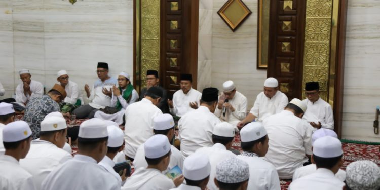 Jelang Peringatan Harjad Kalteng, Sekda Nuryakin dan Pejabat JPT Pratama Gelar Salat Hajat