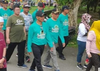 Anggota DPRD Mura Heriyus Ikuti Jalan Sehat Bersama Masyarakat