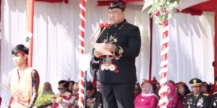 Wagub Edy Pratowo Serahkan Penghargaan kepada Para Perempuan Inspiratif