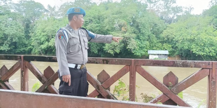 Antisipasi Banjir, Polsek Serhul Cek Debit Air Sungai Seruyan