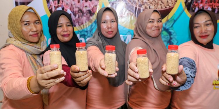 Gencarkan UMKM, Mak Ganjar Kalteng Gelar Pelatihan Membuat Serbuk Jahe Merah Bagi Warga