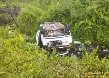 Jalan Licin, Mobil Avanza Terbalik di Kalampangan