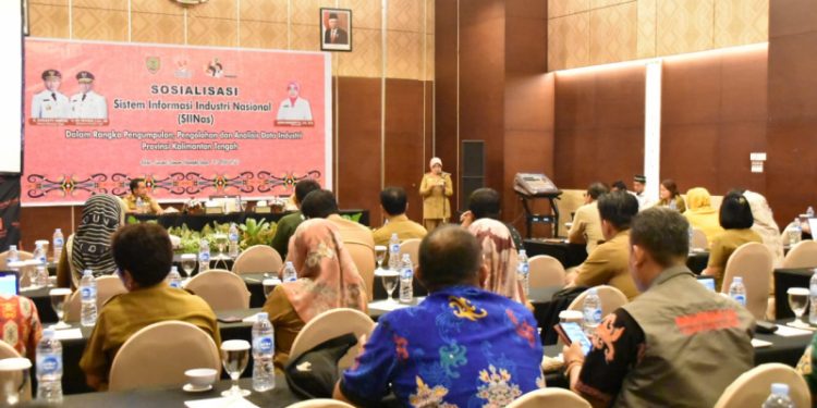 Kepala Disdagperin Aster Bonawaty Buka Sosialisasi Sistem Informasi Industri Nasional