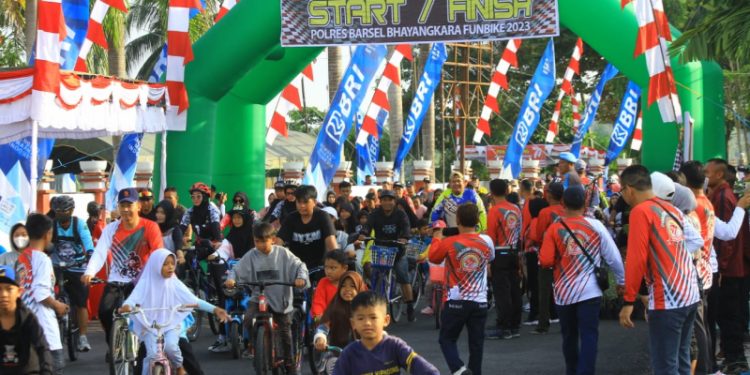 Sekda Lepas Ribuan Peserta Sepeda Santai Fun Bike 2023