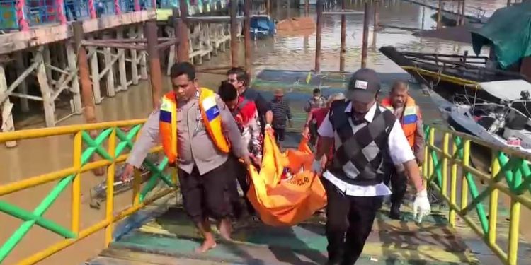 Nelayan Temukan Mayat Laki-laki Membusuk di Sungai Kahayan
