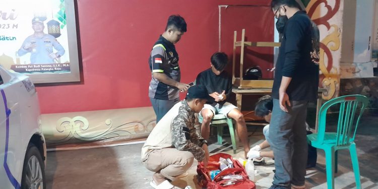 Respon Cepat Relawan Fatmawati Tangani Korban Kecelakaan