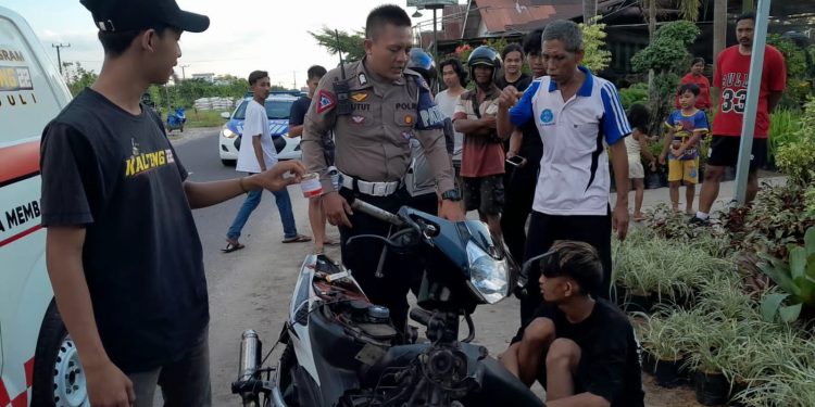 Seruduk Mobil Parkir Pengendara Revo Terkapar, Polisi Temukan Satu Kaleng Lem Fox