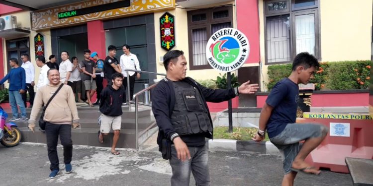 Gerebek Kampung Narkoba, Polisi Amankan Lima Budak Sabu