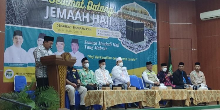 Asisten Pamkesra Kaspinor Sambut Kedatangan Jemaah Haji Provinsi Kalteng