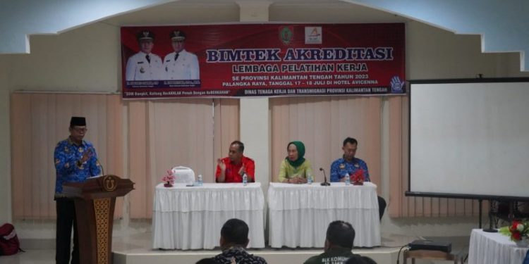Plh. Kepala Disnakertrans Buka Bimbingan Teknis Akreditasi Lembaga Pelatihan Kerja Tahun 2023