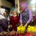 Ketua TP-PKK Kalteng Ivo Sugianto Sabran Cek Harga Bahan Pokok di Sampit