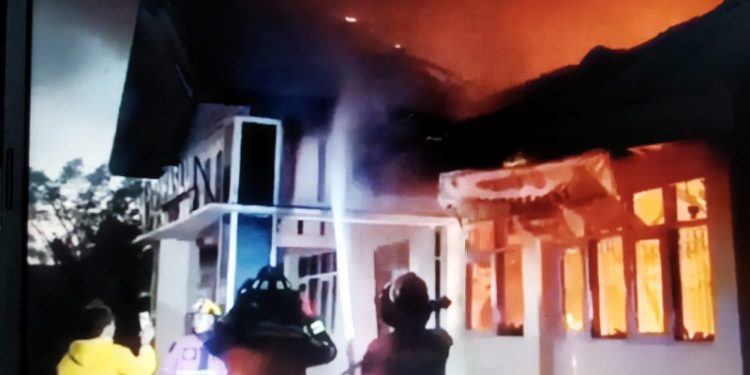 Kantor Bawaslu Kota Palangka Raya Terbakar, Uang Rp100 Juta Jadi Arang