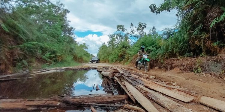 Pemkab Barsel Respon Cepat Aspirasi Masyarakat Terkai Ruas Jalan Desa Wungkur Baru-Desa Baruang
