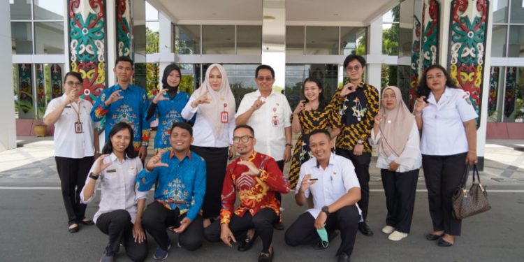 Asisten Bidang Pemkesra Kaspinor Lepas Peserta Gita Bahasa Nusantara Provinsi Kalteng