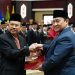 Wagub H. Edy Pratowo Sematkan Tanda Kehormatan Satyalancana Karya Satya PNS Lingkup Pemprov. Kalteng