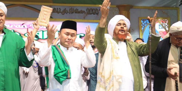 Tablik Akbar Habib Umar Bin Hafidz Dipenuhi Ribuan Warga Kalteng