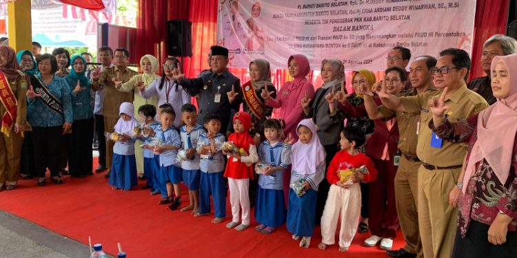 Pj Bupati Barsel dan Bunda PAUD Dorong Pengembangan Transisi PAUD