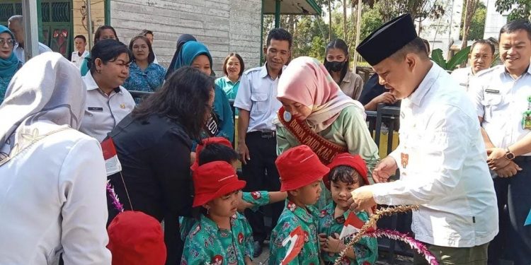 Bunda PAUD Barsel Kunjungi Dua PAUD di Wilayah Kecamatan Dusun Selatan