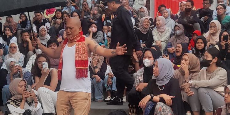 Pentas Seni SENJA BERPUISI di Taman Ismail Marzuki : Perkenalkan Sastra Untuk Anak Muda