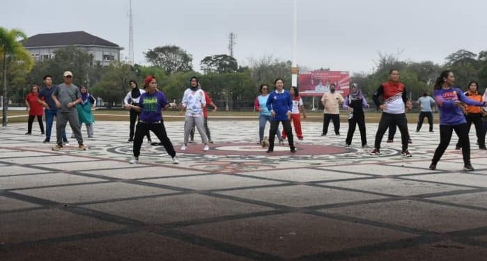 Bangkitkan Semangat Kerja dengan Senam Bersama