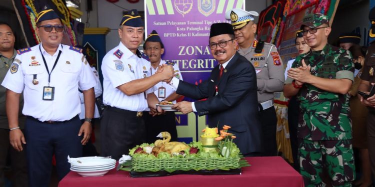 Sahli Gubernur Herson B. Aden Pimpin Upacara Harhubnas Tahun 2023