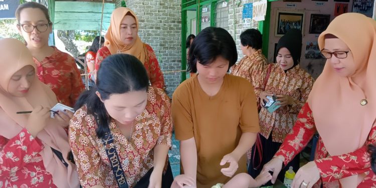 Dislutkan Kalteng Dampingi Posyandu Akasia Barsel Sebagai Orang Tua Asuh Cegah Stunting