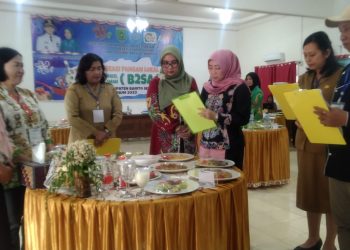 Ketua Tim Penggerak PKK Kabupaten Barsel Harapkan TP PKK Kecamatan Sosialisasikan Pentingnya Makan Ikan ke Masyarakat