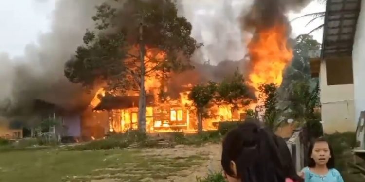 Lagi! Si Jago Merah Hanguskan Tiga Rumah Dinas Guru dan Asrama Siswa