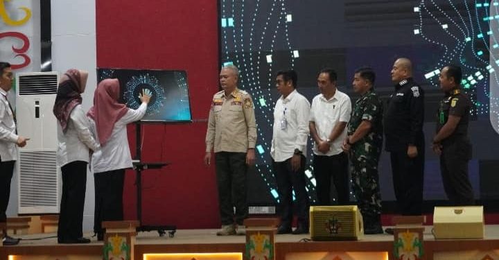 Asisten Bidang Perekonomian dan Pembangunan Sri Widanarni Luncurkan Aplikasi SRIKANDI