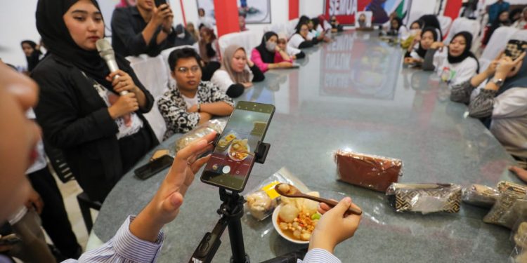Sukarelawan Santri Ganjar dan Srikandi Latih Kemampuan Bisnis Milenial di Palangka Raya