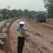 Satlantas Polresta Atur Lalu Lintas di Area Perbaikan Jalan Trans Kalimantan