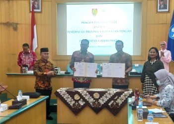 Sepakati Kerja Sama dengan UGM, Kepala Dislutkan Prov. Kalteng Tandatangani PKS