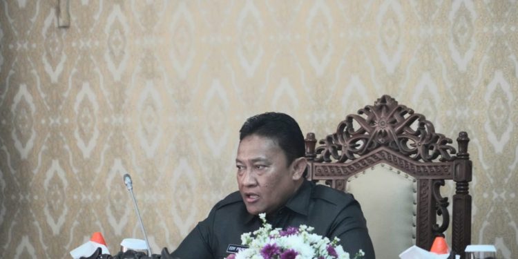Wagub Kalteng Dengarkan Pemandangan Umum DPRD Terhadap Nota Keuangan dan Raperda Rancangan APBD 2024