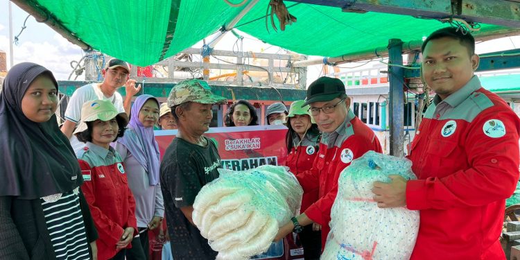 Pemprov Kalteng Berikan Bantuan Bagi Nelayan Desa Sungai Kapitan