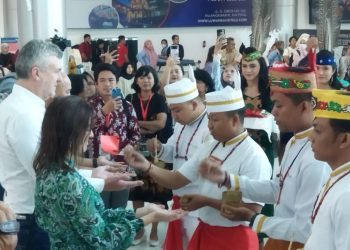 Kedatangan Peserta UCI MTB Eliminator World 2023 Disambut Acara Adat Dayak
