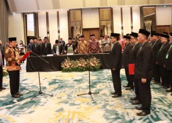 Wagub Kalteng H. Edy Pratowo Lantik Dewan Hakim dan Panitera MTQH XXXI Tingkat Prov. Kalteng Tahun 2023