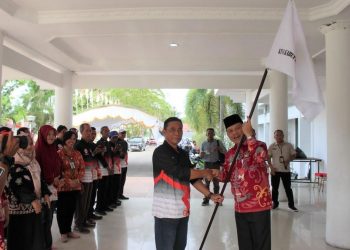 Pj Bupati Lepas Kontingen Kabupaten Barito Selatan Ikuti KTNA XIII di Sukamara