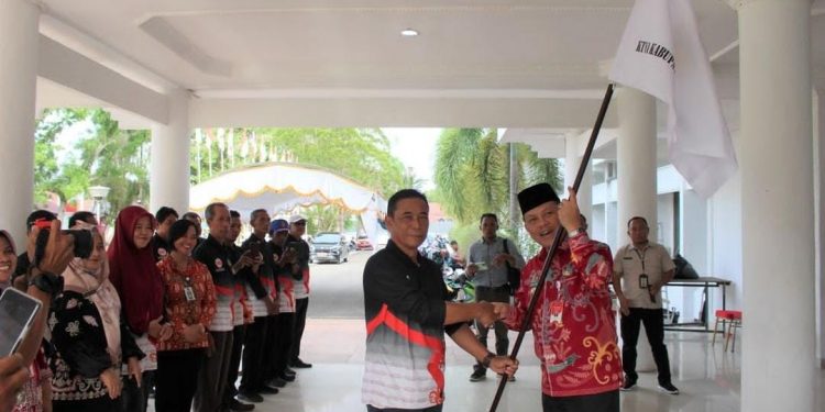 Pj Bupati Lepas Kontingen Kabupaten Barito Selatan Ikuti KTNA XIII di Sukamara