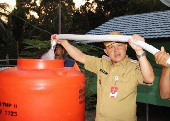 Pemkab Barsel Bantu Air Bersih di Desa Tamparak Layung