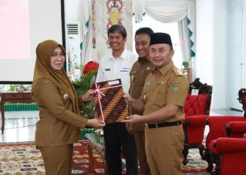 Gubernur Sugianto Sabran Serahkan DIPA dan Alokasi TKD TA. 2024 di Provinsi Kalteng