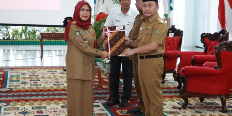 Kepala Dinas TPHP Prov. Kalteng Menerima DIPA Tahun Anggaran 2024