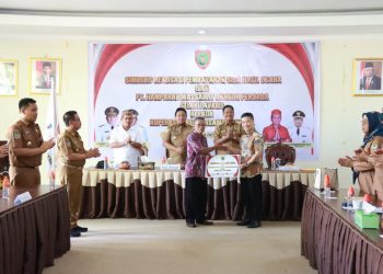 Wagub H Edy Pratowo Hadiri Penyerahan Simbolis Realisasi Pembayaran Hasil Usaha PT. HMBP kepada Koperasi Maju Bersama Bangkal