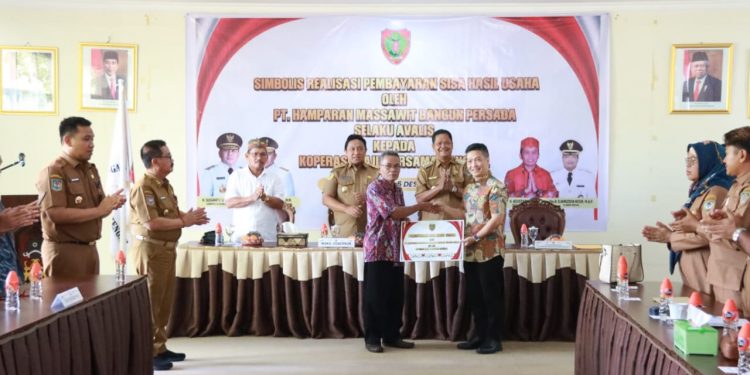 Wagub H Edy Pratowo Hadiri Penyerahan Simbolis Realisasi Pembayaran Hasil Usaha PT. HMBP kepada Koperasi Maju Bersama Bangkal