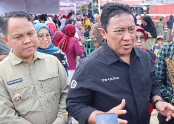 Pemprov Kalteng Serahkan 3.000 Paket Sembako di Taman Rusa Kabupaten Barsel
