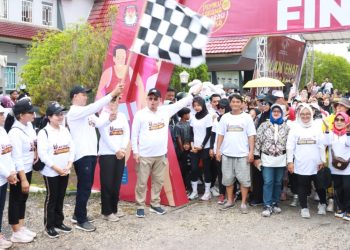Masyarakat Antusias Ikuti Jalan Sehat Pemilu Damai 2024