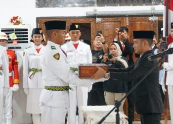 Wali Kota Mengukuhkan 72 Paskibraka Kota Palangka Raya
