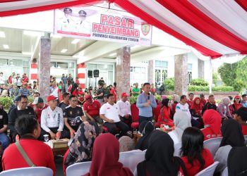 Jelang Nataru, Gubernur H. Sugianto Sabran Gratiskan 3.700 Paket Sembako