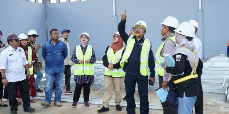 Sekda Nuryakin Tinjau Pabrik Pakan Ternak di Parenggean