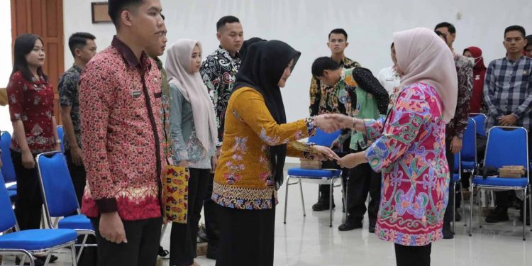 Pemprov Kalteng Lakukan Penyerahan SK IPDN Angkatan XXIX dan SPMT Angkatan XXX
